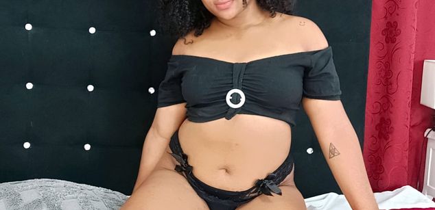 Model - RoxieLewis squirt