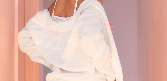 Model - Chloe Collins bigboobs