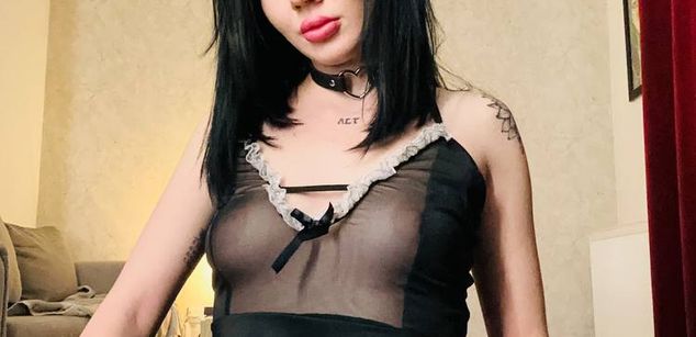 Model - Chrissy brunette