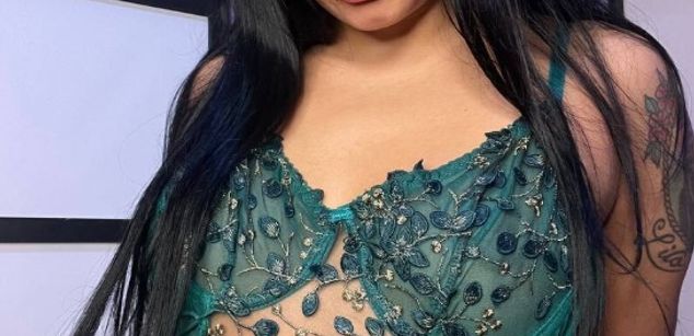 Model - Moli Myers sph