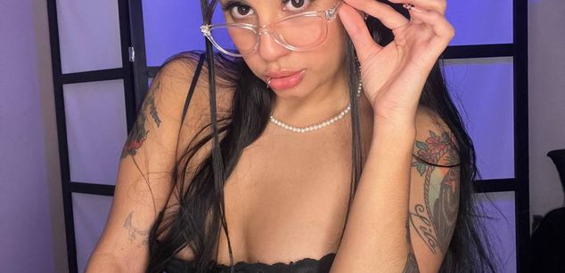 Model - Moli Myers sph