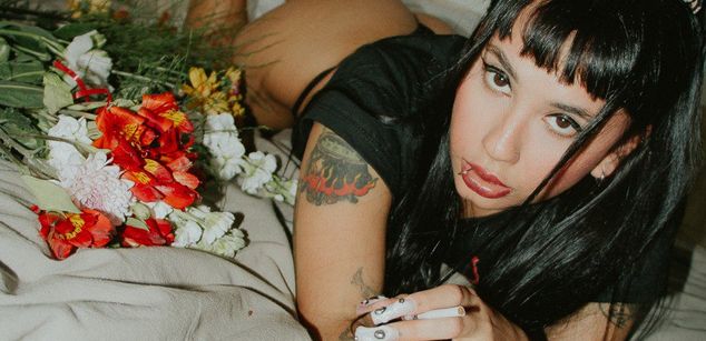 Model - Moli Myers sph