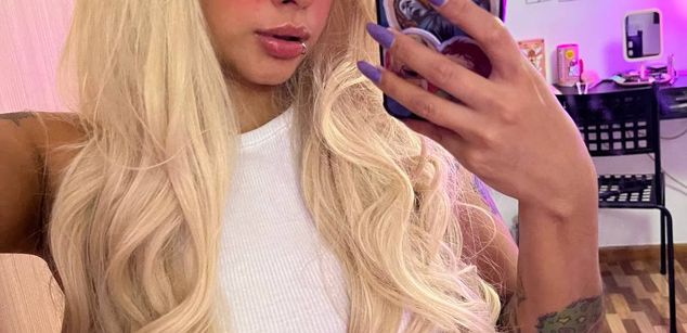 Model - Moli Myers sph