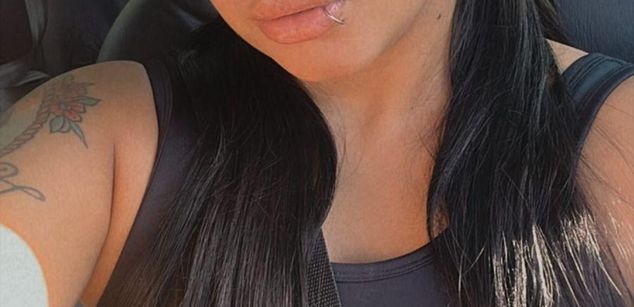 Model - Moli Myers sph