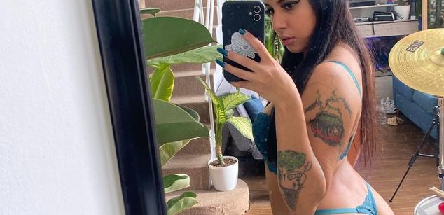 Model - Moli Myers sph