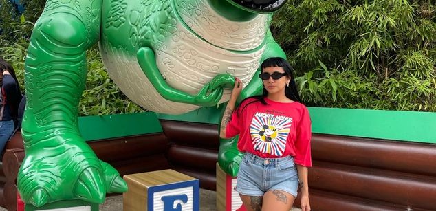 Model - Moli Myers sph