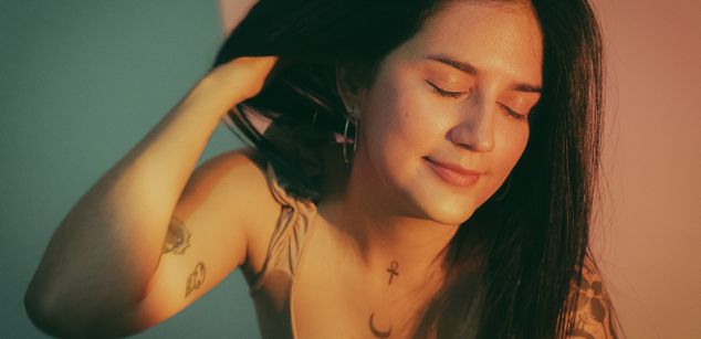 Model - Kylla Walls latina