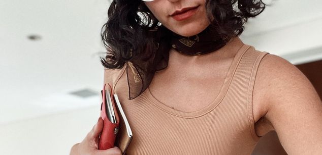 Model - Trinna smart