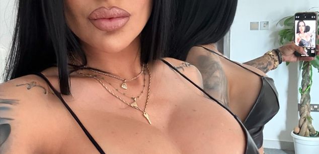 Model - Mistress Kennya cei