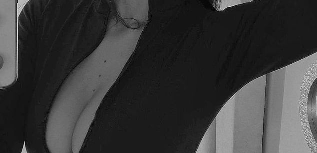 Model - Chloe Collins bigboobs