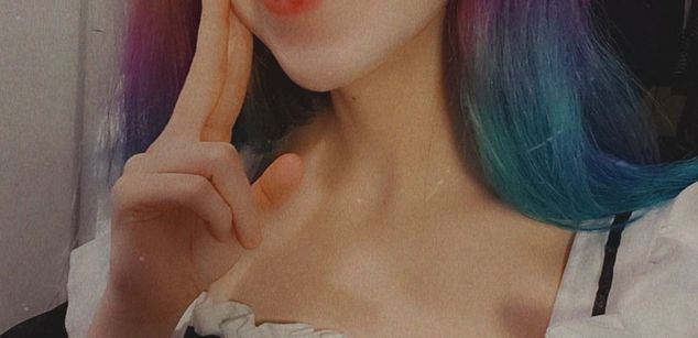 Model - Holly mistress