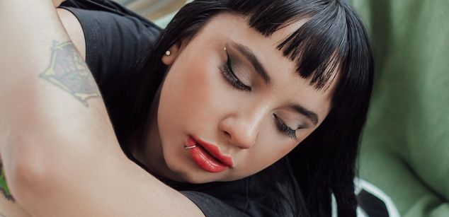 Model - Moli Myers sph