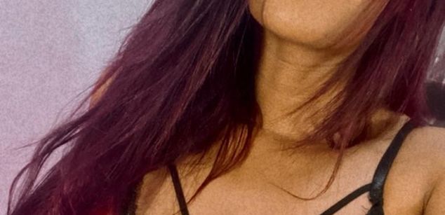 Model - alana bigtits