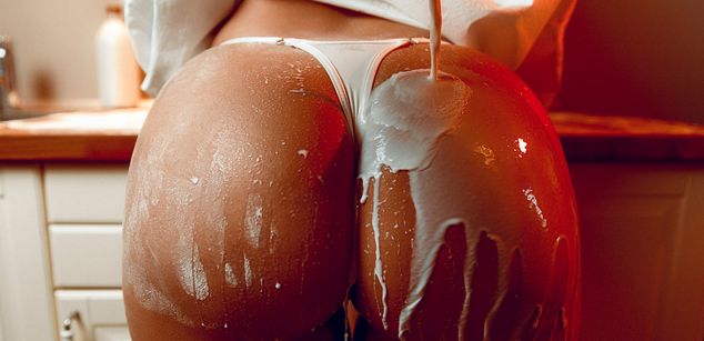 Model - YaaraCollins bigboobs