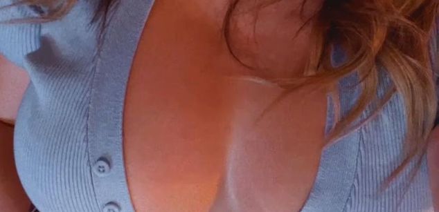 Model - YaaraCollins bigboobs