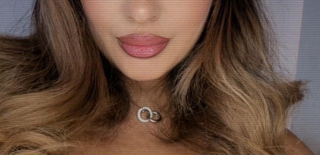 Model - YaaraCollins bigboobs