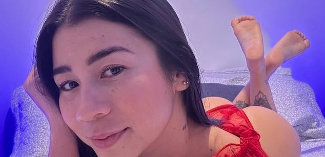 Model - Sarah Franco feet