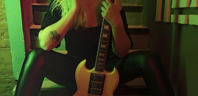 Model - Looking4sub milf