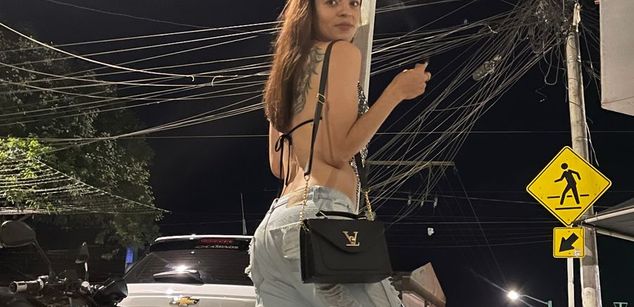 Model - Dollcatalina latex