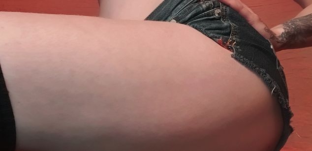 Model - AnnaLu strapon