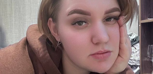 Model - Amy Hall feet