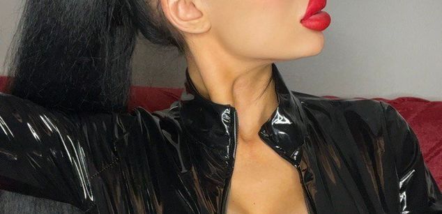 Model - kimberry brunette