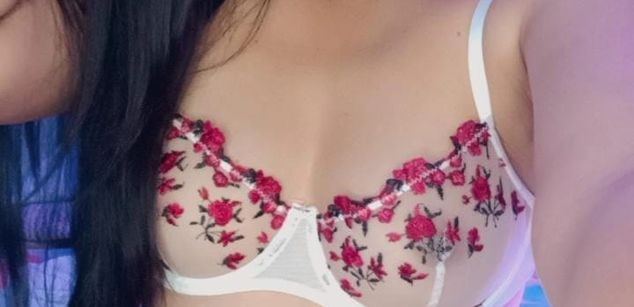 Model - Iris Moira feet