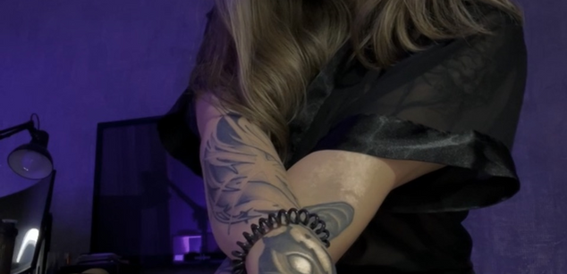 Model - Honeybun pantyhose