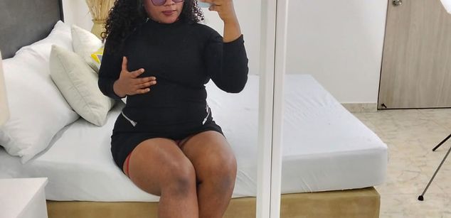 Model - RoxieLewis squirt