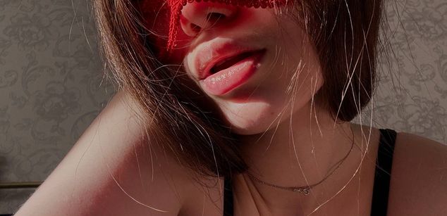 Model - BellaGlem joi