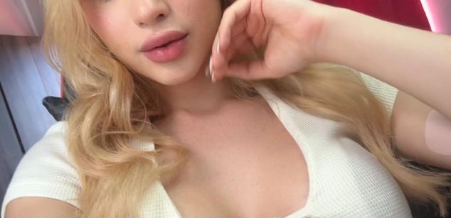 Model - sweetlune trans