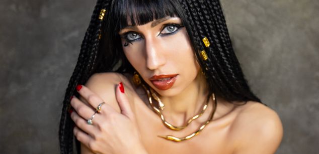 Model - MeganLuxstar mistress