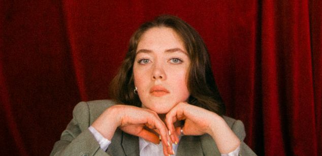 Model - Helen Salvatore smalltits