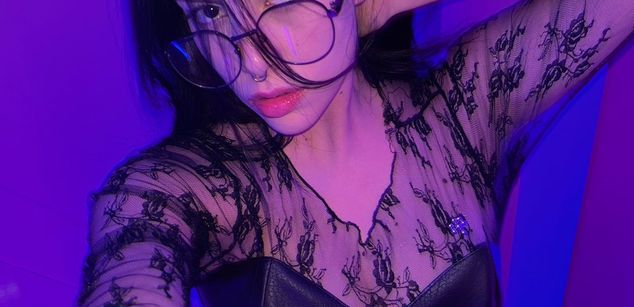 Model - Sally Hunter squirt