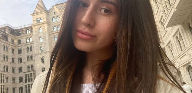 Model - KristinaScott upskirt