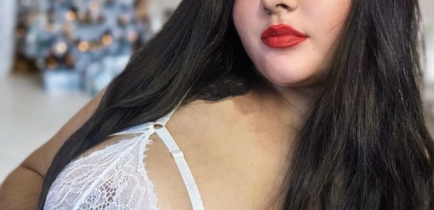 Model - Freaky Aria horny