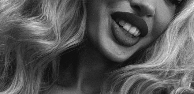 Model - Skyler Davis joi