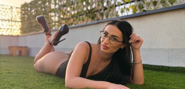 Model - VictoriaLane young