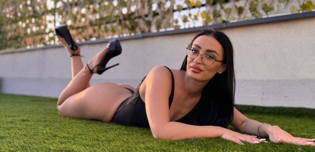 Model - VictoriaLane young