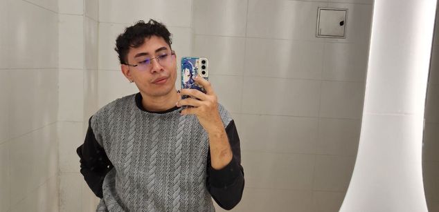 Model - Alex bans young