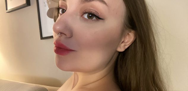 Model - Charlotta Apple girl