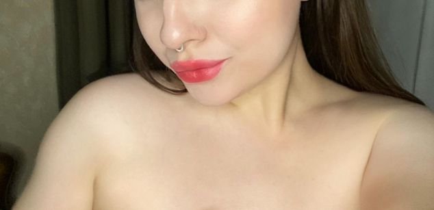 Model - Charlotta Apple girl