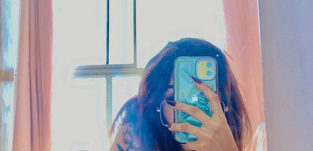 Model - Melodie Roy latina