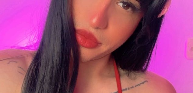 Model - PinkyRosse aceite