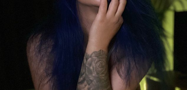 Model - Mira Wair bigass