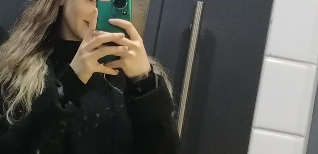 Model - LucyGoldi joi