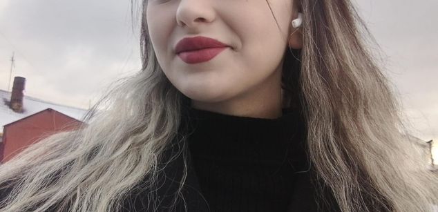 Model - LucyGoldi joi