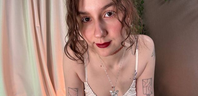 Model - Frances spanking