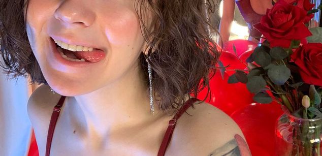 Model - Frances spanking