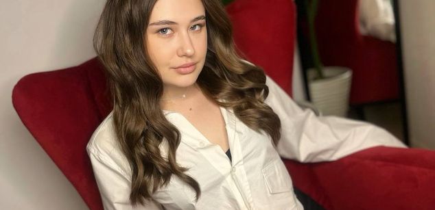 Model - Camilla slave